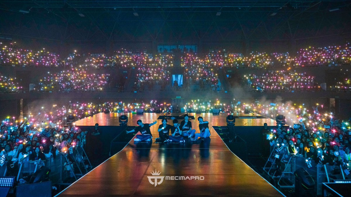 VVONPIL6's tweet photo. Ini tahun kelima aku rayain anniv uri superband, berawal kenal Day6 di era Remember Us, hype first comeback sekaligus nonton konser!!😭🫶🏻
Makasi banyak buat semua kenangan indahnya, sayang kalian!!🫶🏻🫶🏻🫶🏻
#8YearswithDAY6 #DAY68thAnniversary
#데이식스의_8번째_페이지 #DAY6_8th_Page https://t.co/DShFGF7mhb