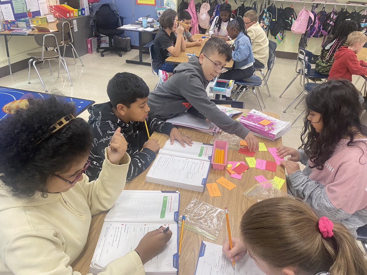 BarbRickerCov's tweet photo. Reviewing multiplication  lessons through stations!  #d123 #d123cov https://t.co/iXNw3m8hx5