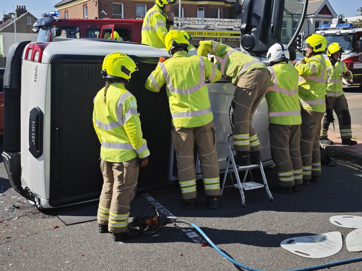 Great skill and patience by crews with a difficult extracation in Worthing today <a href="/WestSussexFire/">West Sussex Fire & Rescue Service</a> @AdurWorthingPol <a href="/SECAmbulance/">South East Coast Ambulance</a>