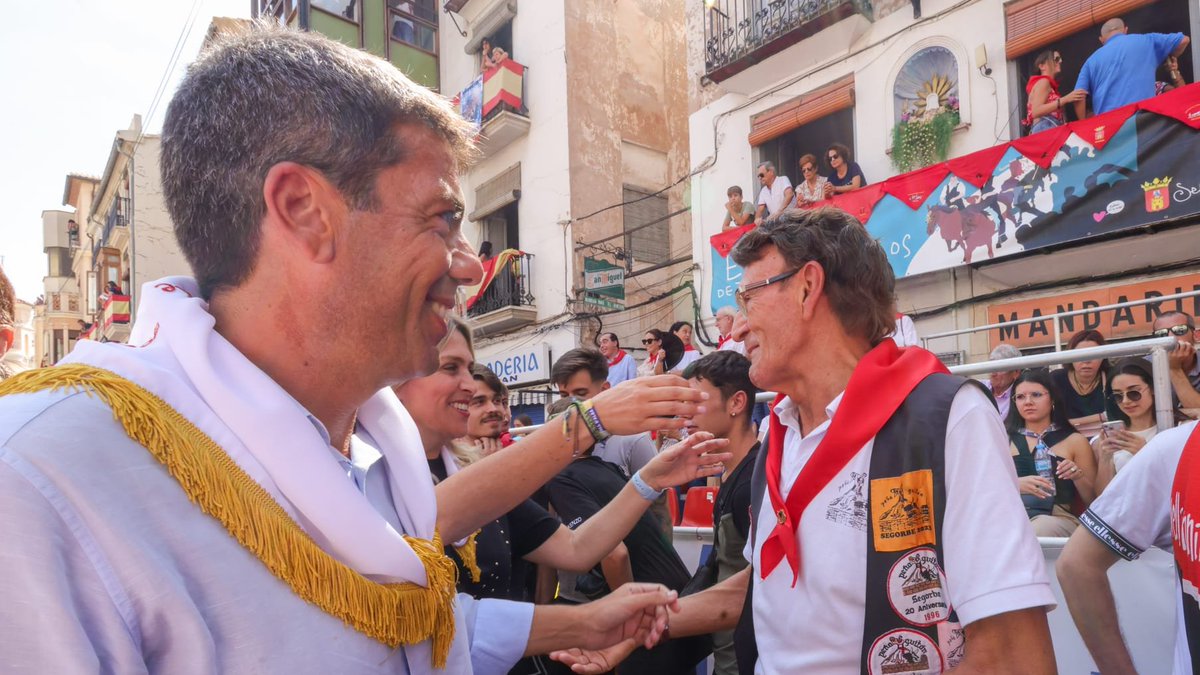 👥 <a href="/carlos_mazon_/">Carlos Mazón</a> asiste a la Entrada de Toros 🐂 y Caballos 🐎 de Segorbe

📍 Asiste también el vicepresidente y conseller de @GVAculturesport, <a href="/BarreraSimo/">Vicente Barrera Simó</a>