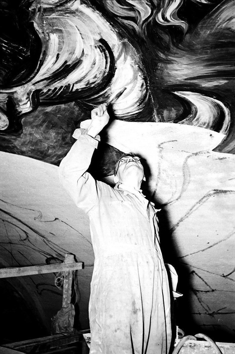 mbellasartes's tweet photo. "Una pintura es un poema y nada más. Un poema hecho de relaciones entre formas, como otras clases de poemas hechos de relaciones entre palabras, sonidos o ideas." - José Clemente Orozco

Hoy conmemoramos el 74 aniversario del fallecimiento de José Clemente Orozco, un artista que ha trascendido en la historia del arte mexicano. 

📸 José Clemente Orozco pintando iglesia del hospital de Jesús María, México, 1943 👉🏽 de la colección Juan Guzmán. 

 #JoséClementeOrozco