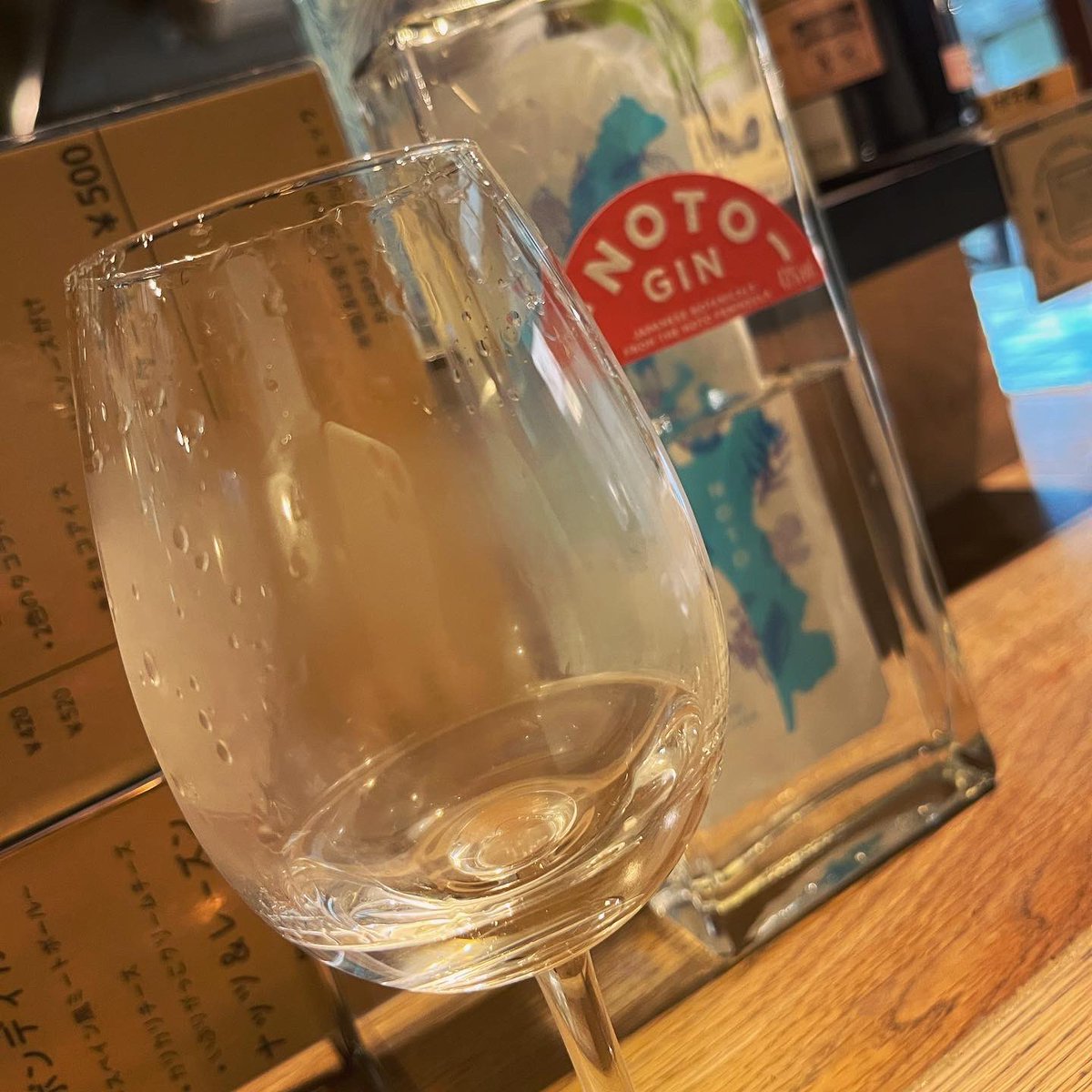 yuki_clx's tweet photo. 今宵は旧知のパンダ乗り KENさんと差し飲み！タイ料理を食べていつものジン酒場 @and_gin_osakaで杯を重ねました^_^ 長野や能登のジン、森の香りやスモーキーでスパイシーな味わいを楽しみました〜
#andgin #ジン酒場 #南森町 #天神橋筋商店街 #パンダリーノ #pandarino https://t.co/4c1AbOf5Y1