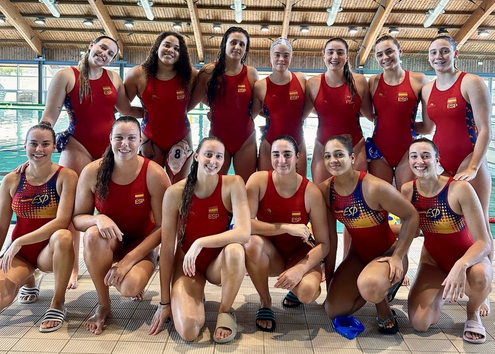 MUNDIAL WATERPOLO U20 🌍

13 jugadores catalanes han estat convocades per a disputar el Campionat del Món sub-20 de waterpolo, que tindrà lloc a Coimbra, Portugal, del 8 al 15 de setembre 🇵🇹

🤽‍♀️ Convocatòria i enllaç de resultats a natacio.cat/waterpolo-come…

#nataciocat #waterpolo