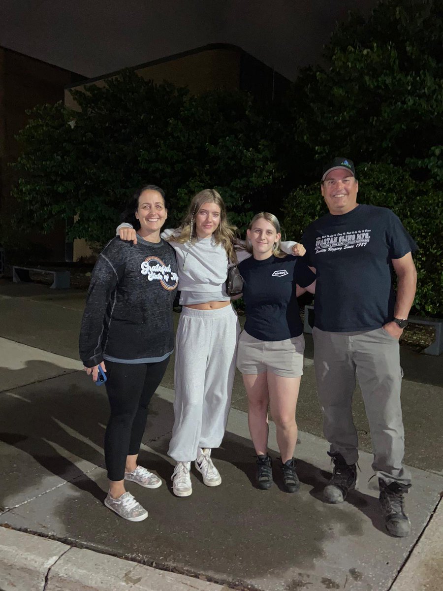 Bienvenue à May de Barcelone (Espagne) qui goûtera à la culture canadienne avec sa jumelle Kendall <a href="/ESCEJL/">École secondaire catholique E.J. Lajeunesse</a> pendant le prochain mois. <a href="/CscProvidence/">Csc Providence</a> Bon séjour  May!