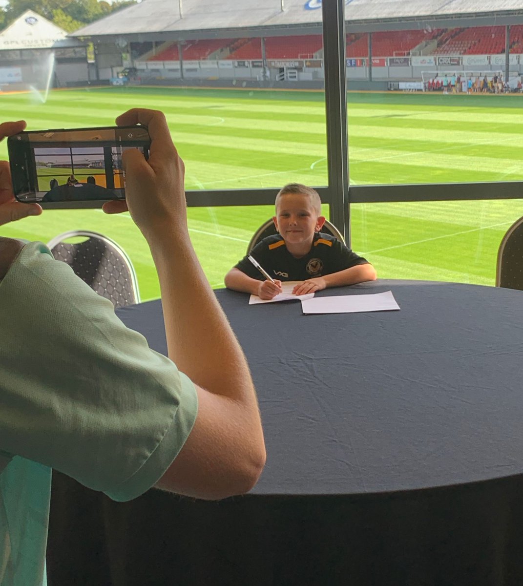 parkins_michael's tweet photo. Signing ✍️ Day ! ⚽️ ⚫️🟠 @youth_county @MissKels_P @NewportCounty https://t.co/ytPayhkdpa