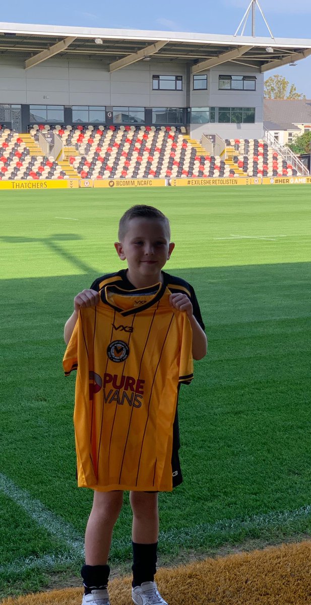 parkins_michael's tweet photo. Signing ✍️ Day ! ⚽️ ⚫️🟠 @youth_county @MissKels_P @NewportCounty https://t.co/ytPayhkdpa
