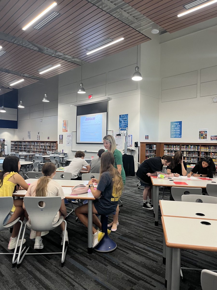 murrahiteach's tweet photo. P-Tech Administrator sharing P-Tech/Health Science lesson with Voss Middle School. Lots of career exploration going on today. ♥️Real world connections!! @VossMiddle   @lisa_reeh @HeatherCWillis @txwesbills @Boernehs https://t.co/x1mGaKyVdj