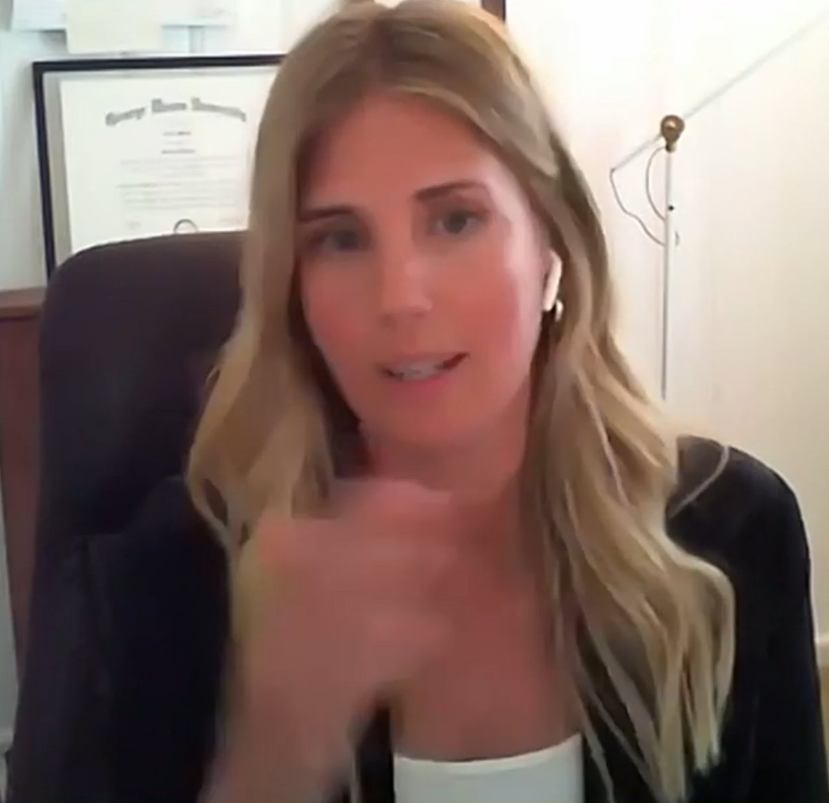 ConsumerFed's tweet photo. At today's @FTC Shopping for Funeral Services webinar:
"Consumers would shop online if they had the opportunity to do so. But they don't because there are no prices online."
- Erin Witte, CFA's Dir of Consumer Protection #FuneralsFTC
To view webinar: https://t.co/bQUOHx0WKT https://t.co/AF2XIj4tYB