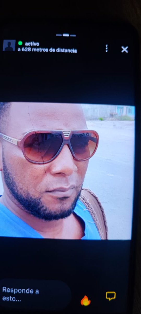 poppers_poppirs's tweet photo. Este es el negro ladrón que siempre anda con el que está abajo en las fotos su modus operanti es en mall del sol y se cruzan el hilton Colon y sus números de celular son: 0997335718 - 0998117397- 0997331560 graben estos números y retwiteen.. https://t.co/wzPtsOtIRz