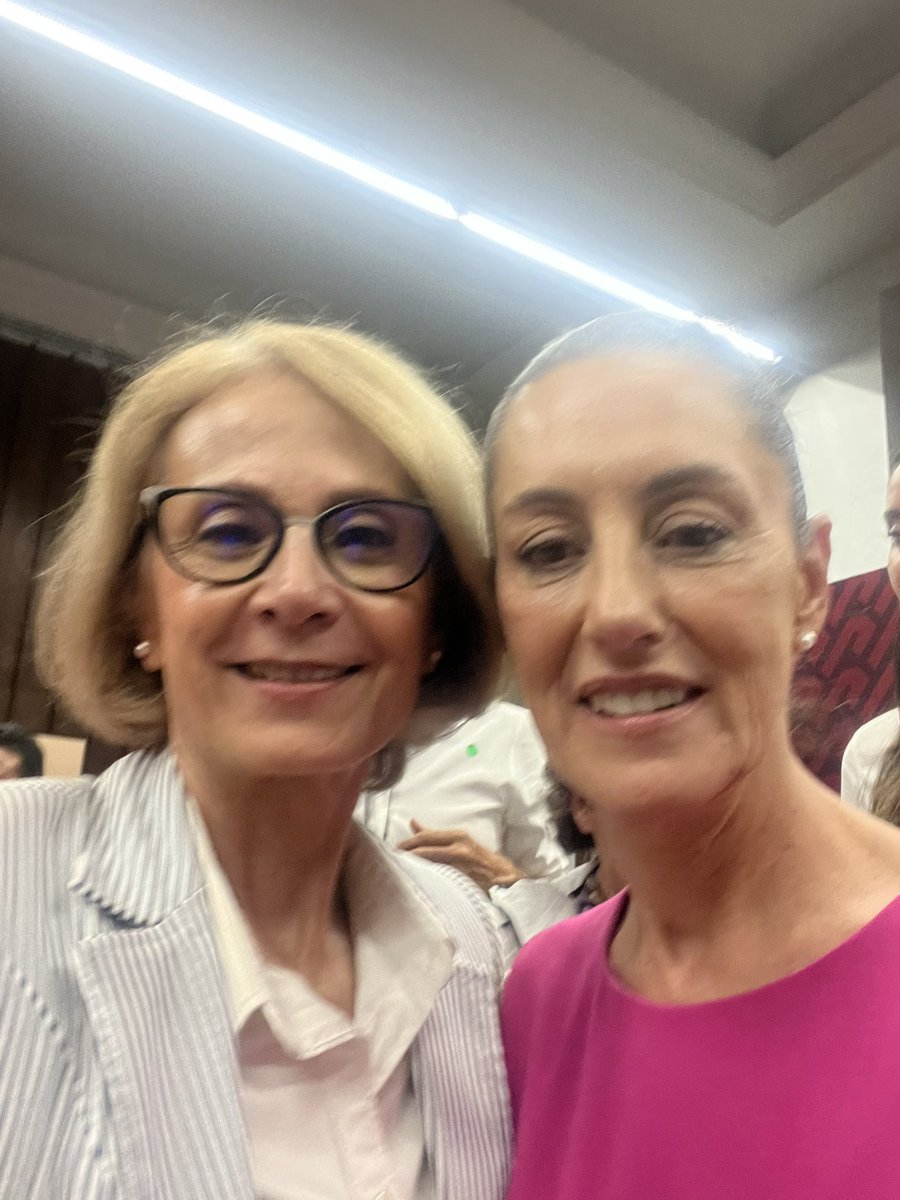 OfeliaAngulo_'s tweet image. México se escribe con “M” de mamá, con “M” de mujer.

El pueblo mexicano está haciendo historia, eligió la continuidad para seguir construyendo un país con bienestar ¡Muchas felicidades @Claudiashein por ser la nueva Coordinadora Nacional de la 4T!

#EsTiempoDeMujeres 
#EsClaudia