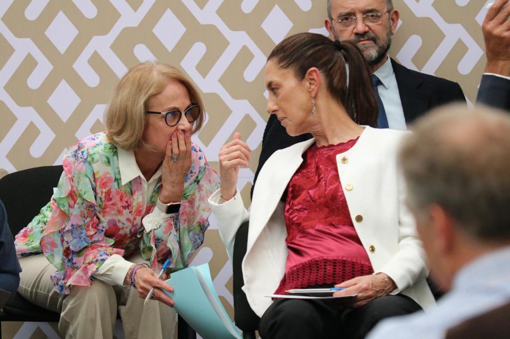 OfeliaAngulo_'s tweet image. México se escribe con “M” de mamá, con “M” de mujer.

El pueblo mexicano está haciendo historia, eligió la continuidad para seguir construyendo un país con bienestar ¡Muchas felicidades @Claudiashein por ser la nueva Coordinadora Nacional de la 4T!

#EsTiempoDeMujeres 
#EsClaudia