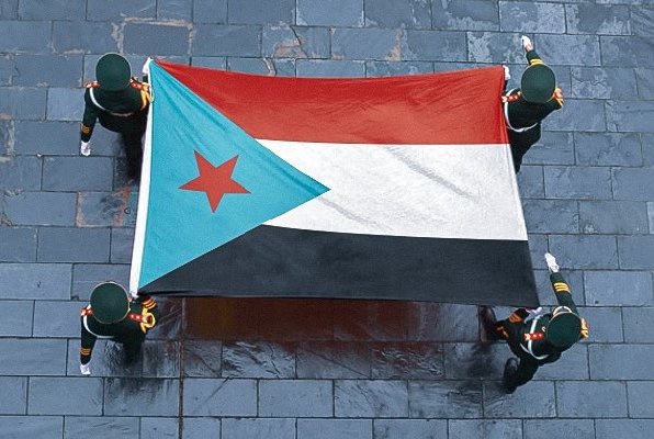 يجب ان يعلم العالم اجمع،
ان تجاوز قضية الجنوب،
سيؤدي لاستمرار الصراع 
والازمات وغياب الامن في 
هذه المنطقة المهمة والحيوية،
وان السلام لن يتحقق إلا
بعودة الدولة الجنوبية كاملة
السيادة.
#السلام_مرهون_بالجنوب