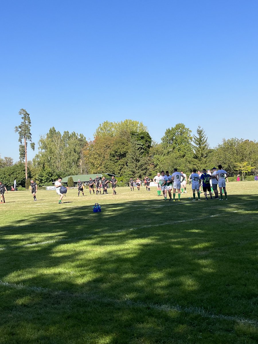 Finale de la Coupe du Monde parlementaire : NZ contre IRL.
Les Français terminent 3e en battant les Sud-Africains 24 à 19. Bravo au ⁦<a href="/xvparlementaire/">XV Parlementaire</a>⁩ et merci au ⁦<a href="/SFParisRugby/">Stade Français Paris</a>⁩ de prêter ses terrains au milieu de la verdure.