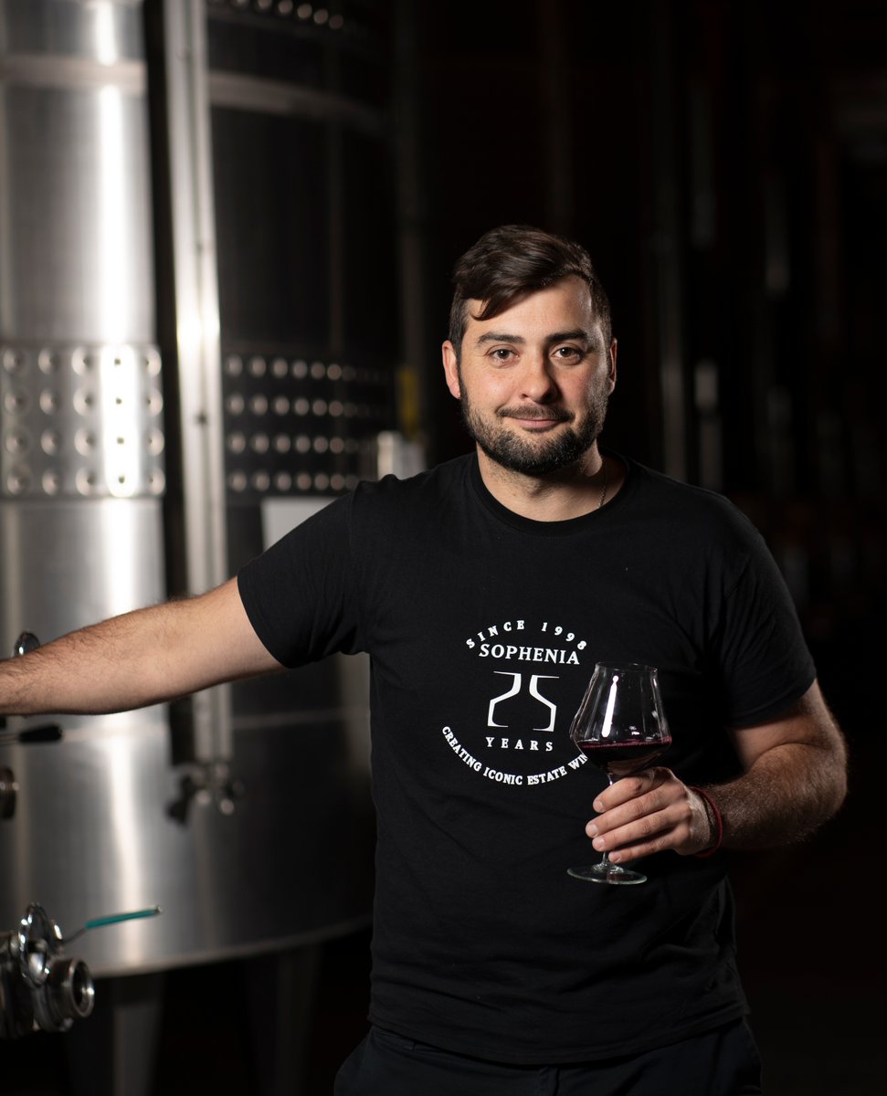 En el Día del Enólogo queremos agradecer a Joaquin Martin por su pasión por hacer vinos y la búsqueda constante de nuevas expresiones del terroir que nos permite mostrar el gran potencial que tenemos aún por explorar en nuestra bodega. ⁠
¡Feliz Día del Enólogo! ⁠
⁠

⁠