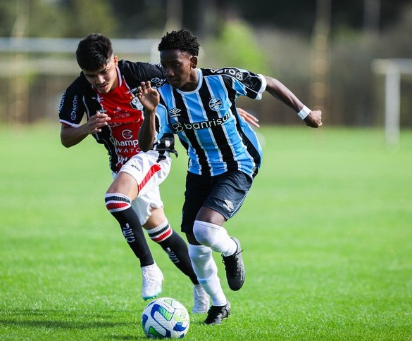 VAI JOGAR? Joia da base gremista pode estar na Copinha de 2024