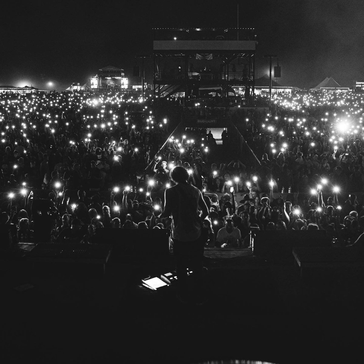 GavinRossdale's tweet image. It’s a never ending summer as I just unpacked I’m back with my boys -and here comes Canada pretty quick next week into Irving plaza for @artistforaction @sandyhookpromise I’m  thrilled to be part of an essential conversation around guns and the destruction they can bring.