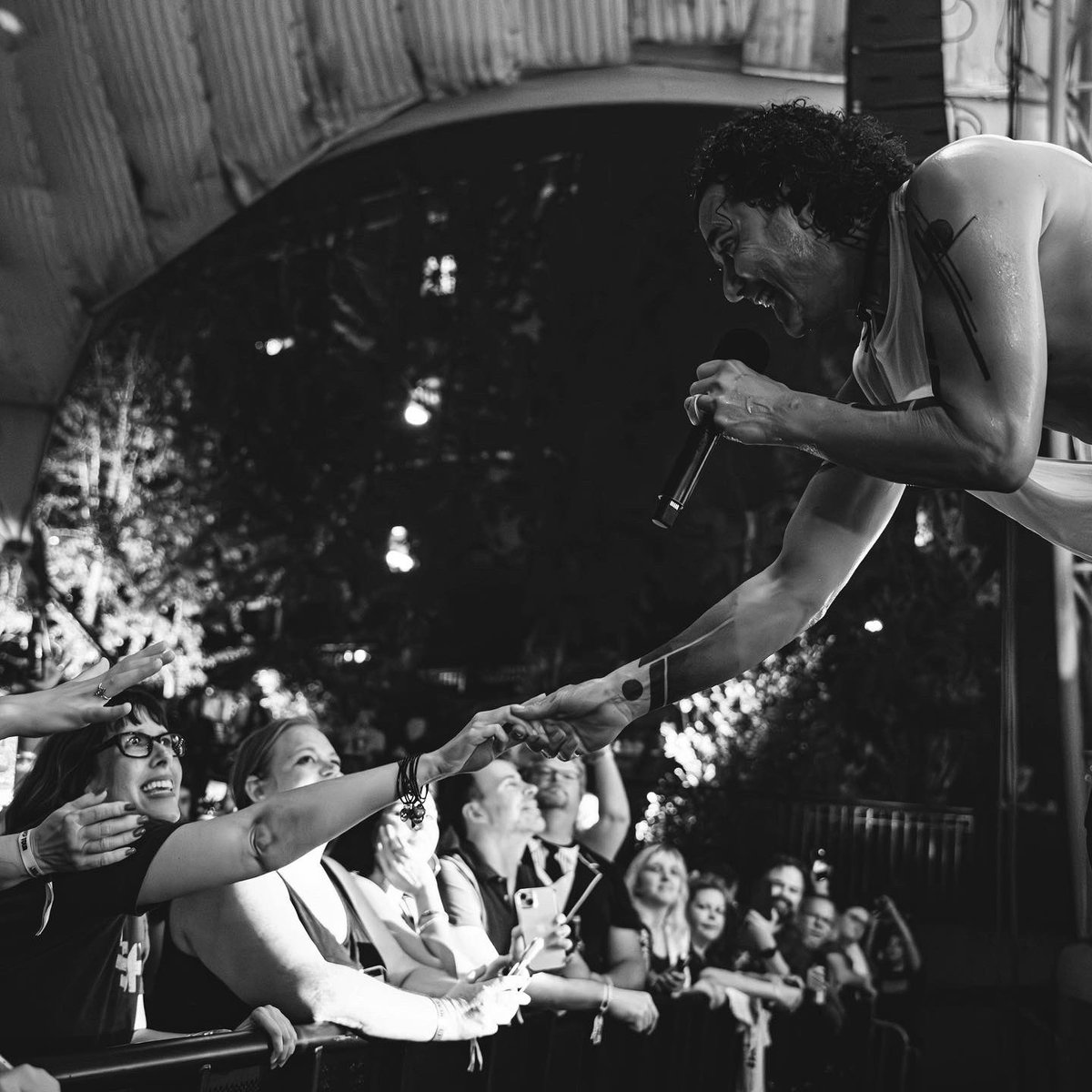 GavinRossdale's tweet image. It’s a never ending summer as I just unpacked I’m back with my boys -and here comes Canada pretty quick next week into Irving plaza for @artistforaction @sandyhookpromise I’m  thrilled to be part of an essential conversation around guns and the destruction they can bring.