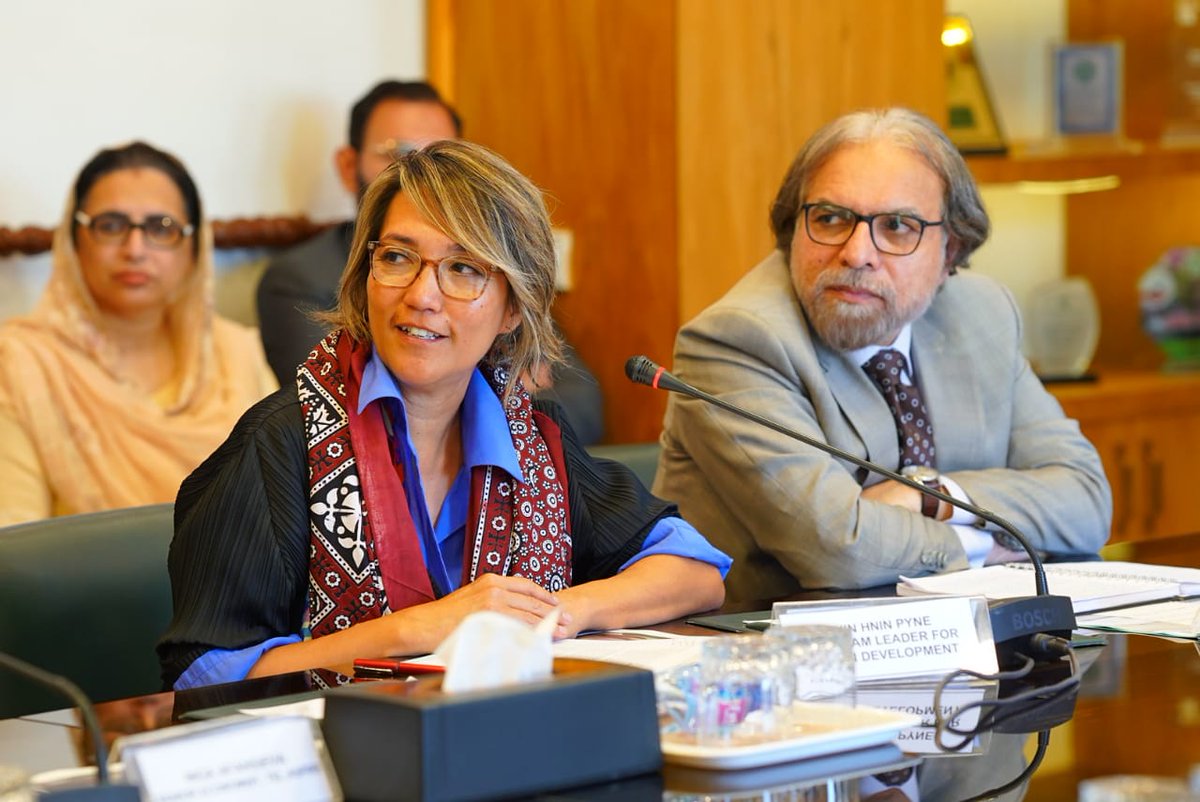 SecMoFEPT's tweet image. 3 out of 4 children in Pakistan cannot read a simple sentence by the age of 10. The MoFEPT is committed to tackling the learning crisis in the country by launching the #PakistanFoundationalLearningHub (#PFLH) (1/6)