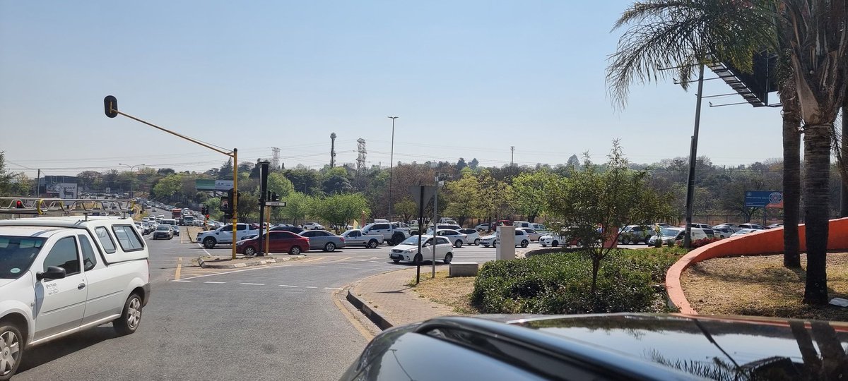 KathyLBerman's tweet image. What is the #policecommissioner doing in Sandton in blue light brigade with armed cops at A routine traffic inspection #peaceforce