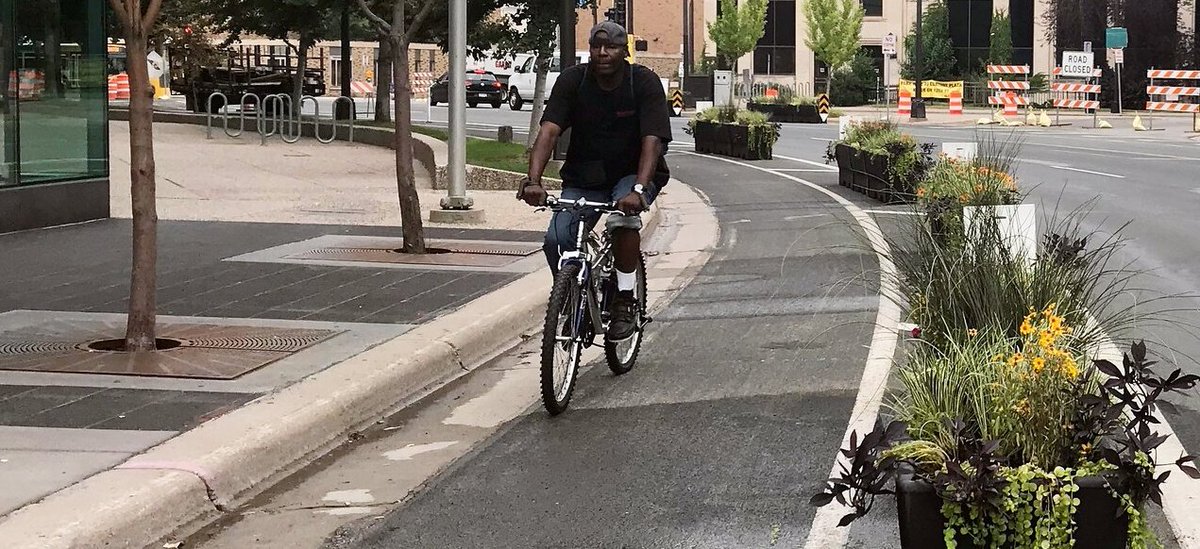 <a href="/PopularesMurcia/">Partido Popular de Murcia</a> <a href="/CarmenFructuos4/">Carmen Fructuoso</a> Las macetas se pueden mover si hace falta.