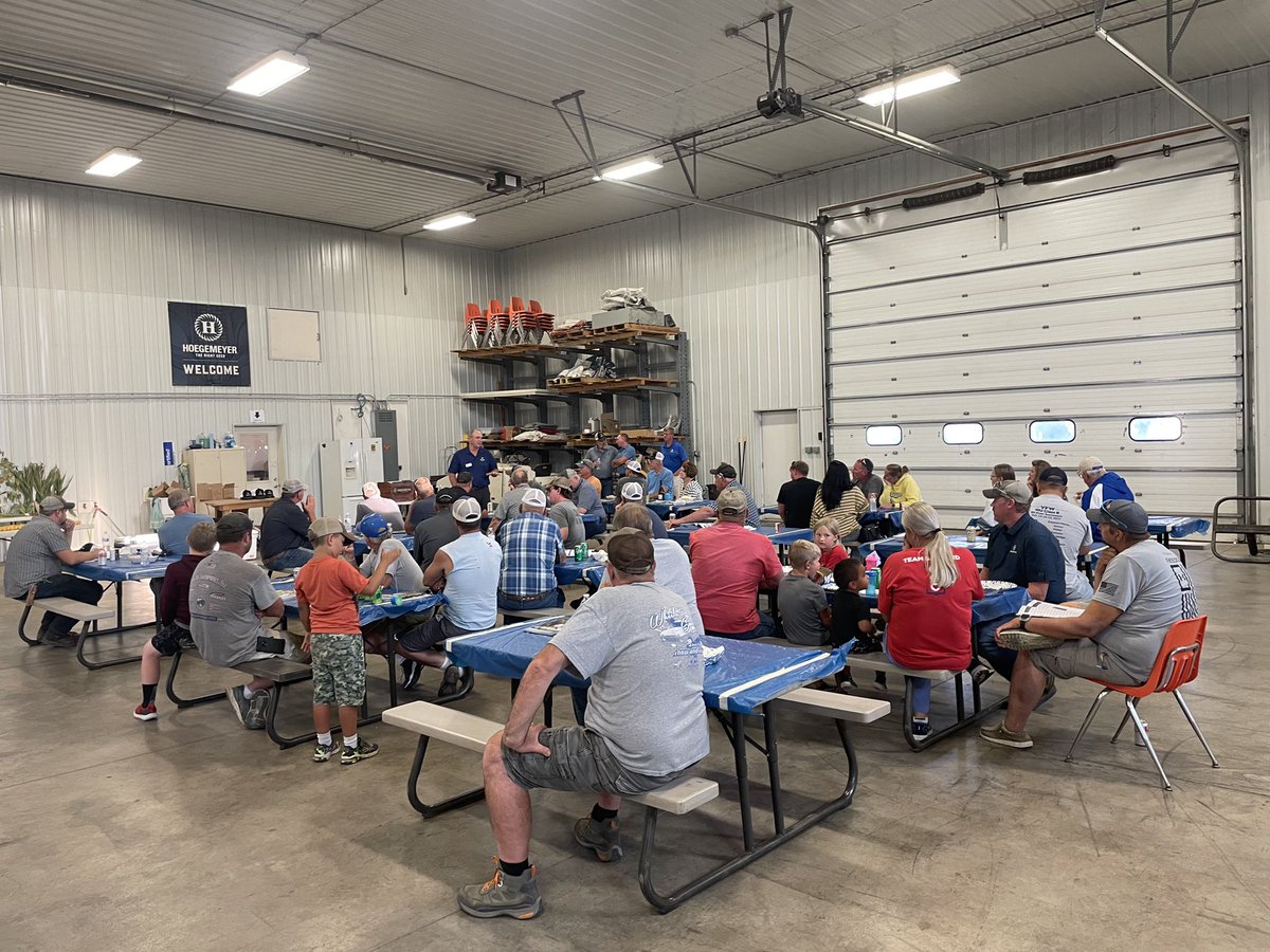 TheRightSeed's tweet image. Last night in Beresford, SD for our Master Plot event. 

Getting real excited about the 2024 season 🔥 

#Hoegemeyer #MasterPlot