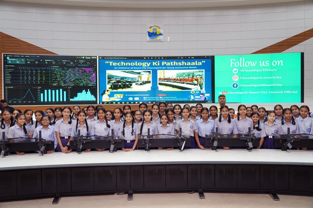 ChandigarhSmart's tweet photo. Students of GGMSSS Sec 18 participated in “Technology Ki Pathshaala” and learnt about the role of Data & Technology in safety and security of the citizens !!
#ChandigarhSmartCity #ICCCChandigarh #SmartCityChandigarh #SmartCityChandigarh #TechnologyKiPathshaala #technology #DataAnalytics #Security #safety #citizens #iccc
@CBC_Chandigarh @PIBChandigarh