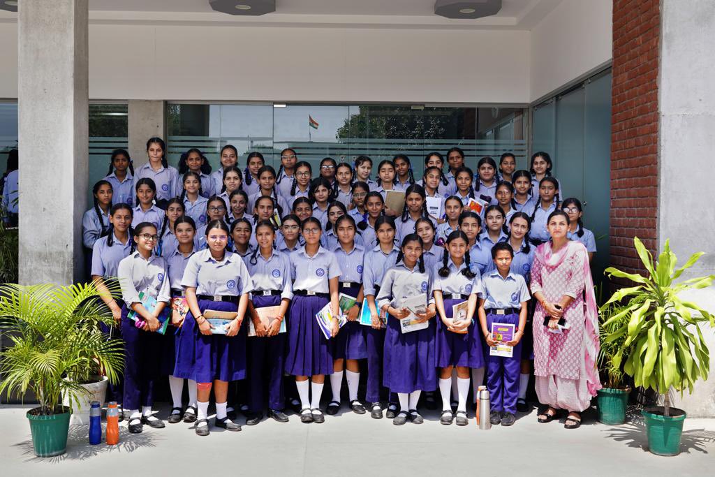ChandigarhSmart's tweet photo. Students of GGMSSS Sec 18 participated in “Technology Ki Pathshaala” and learnt about the role of Data & Technology in safety and security of the citizens !!
#ChandigarhSmartCity #ICCCChandigarh #SmartCityChandigarh #SmartCityChandigarh #TechnologyKiPathshaala #technology #DataAnalytics #Security #safety #citizens #iccc
@CBC_Chandigarh @PIBChandigarh