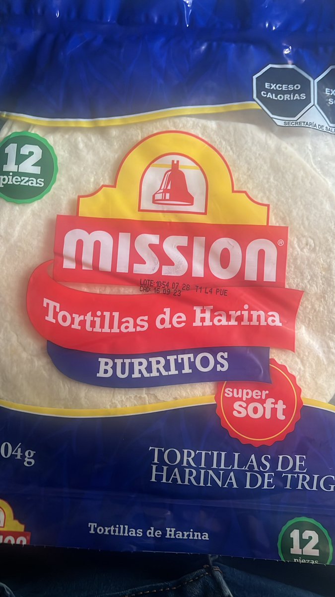 elilua's tweet photo. Chale…. Primera vez que compro tortillas @missionfoodsmx y me salieron rancias 🤢🤮🤮🤮 
Se supone que caducan el 16 de sept… Todo mal :( https://t.co/mrTNkzFF5z