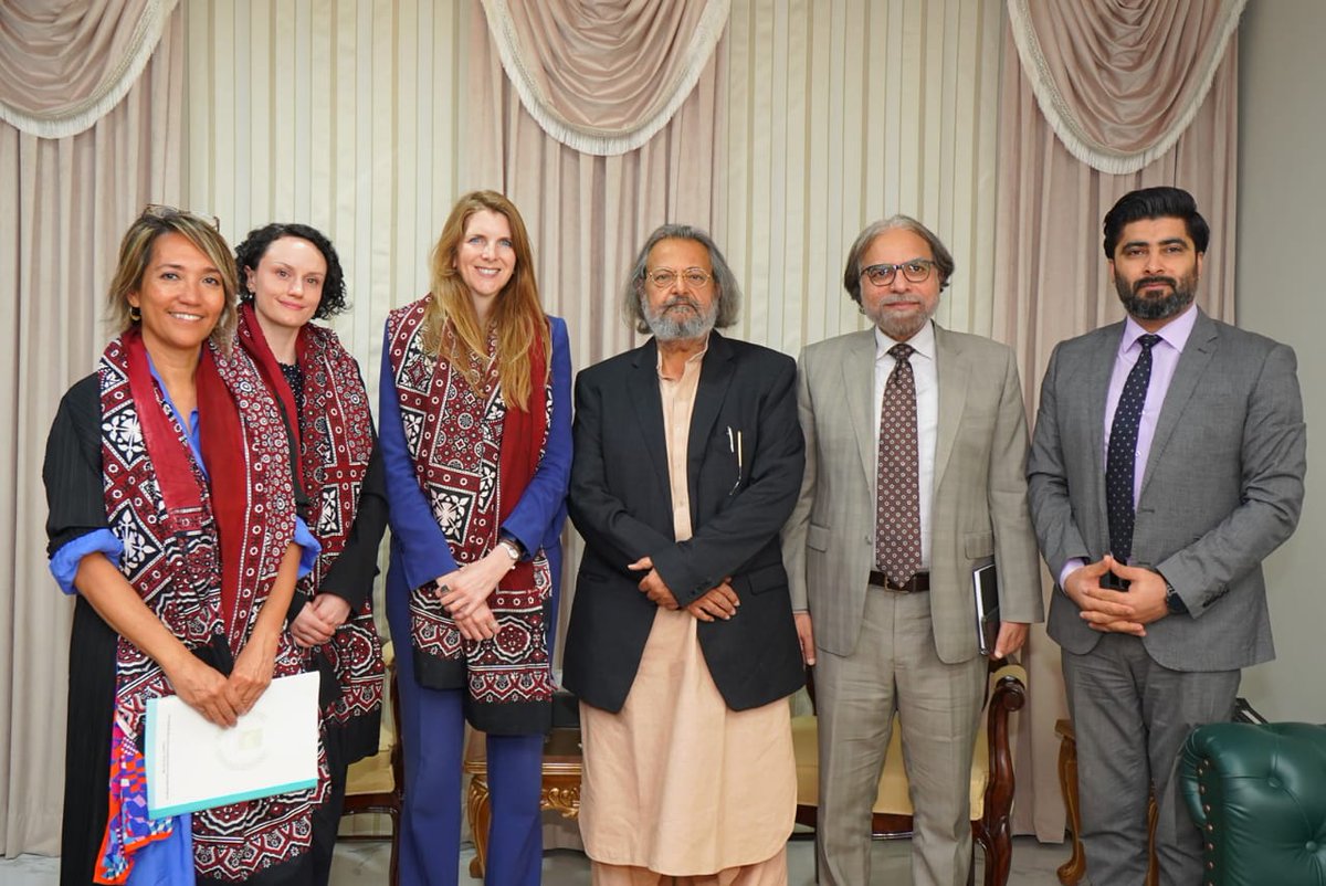 SecMoFEPT's tweet image. The Pakistan Foundational Learning Hub establishes a sustainable mechanism for federal and provincial ministries to measurably enhance foundational learning. This is a game-changer, solidifying education as a top-tier national focus. 
#PakistanFoundationalLearningHub (6/6)