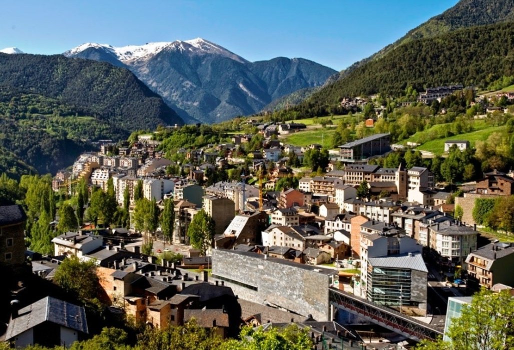 Encuestando's tweet photo. Andorra exigirá un nivel mínimo de catalán para poder vivir allí

📊 ¿Te parece una buena decisión?

🔃 SÍ
♥️ NO https://t.co/Ke55c45Gid