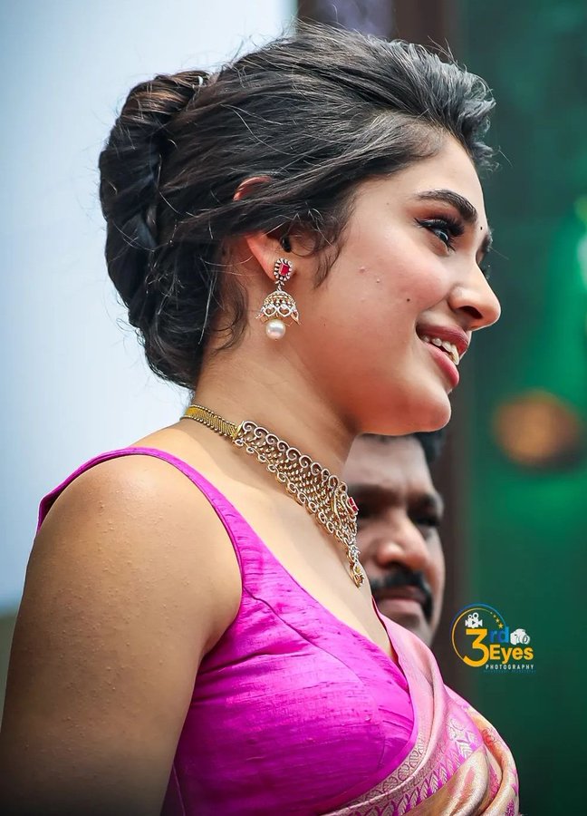 F5bjL1kagAAhnn_?format=jpg&name=900x900