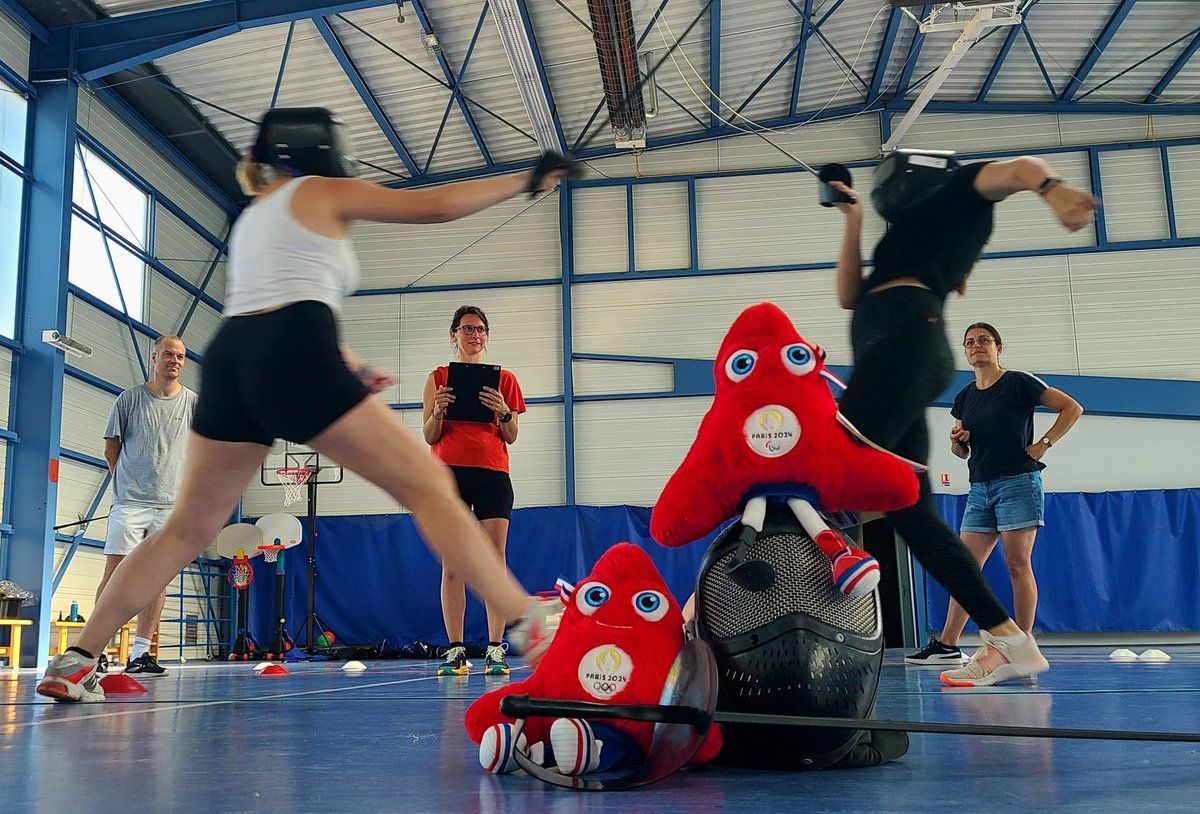 frederickieffer's tweet photo. Formation départementale escrime dans le cadre du partenariat @DSDEN55 #usep55, discipline olympique pour année olympique ! 17 classes inscrites cette année, merci à tous pour cette belle journée ! https://t.co/cHeP0HxqkH