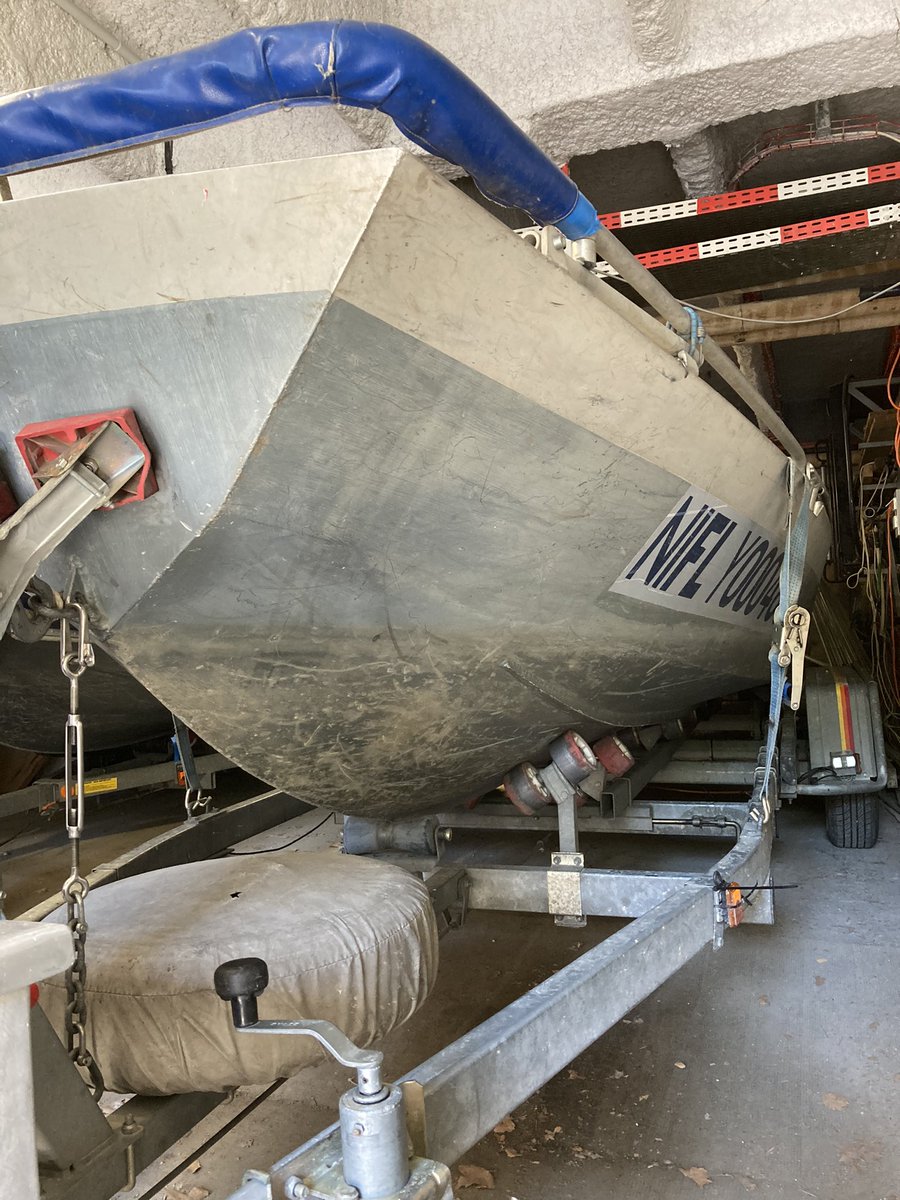 Les équipements du <a href="/LEHNA_lab/">LEHNA</a>, ce sont aussi des embarcations sur mesure, dessinées spécialement pour eux : de vrais bateaux tout terrain !