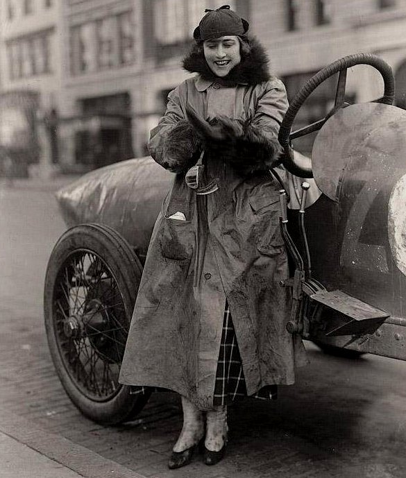 rachelwaxinglyr's tweet photo. #MotorsportMythbusting: was Eleanor Blevins, shown here, really one of the world's first female racing drivers? #speedqueens https://t.co/cFyr8jiWpl
