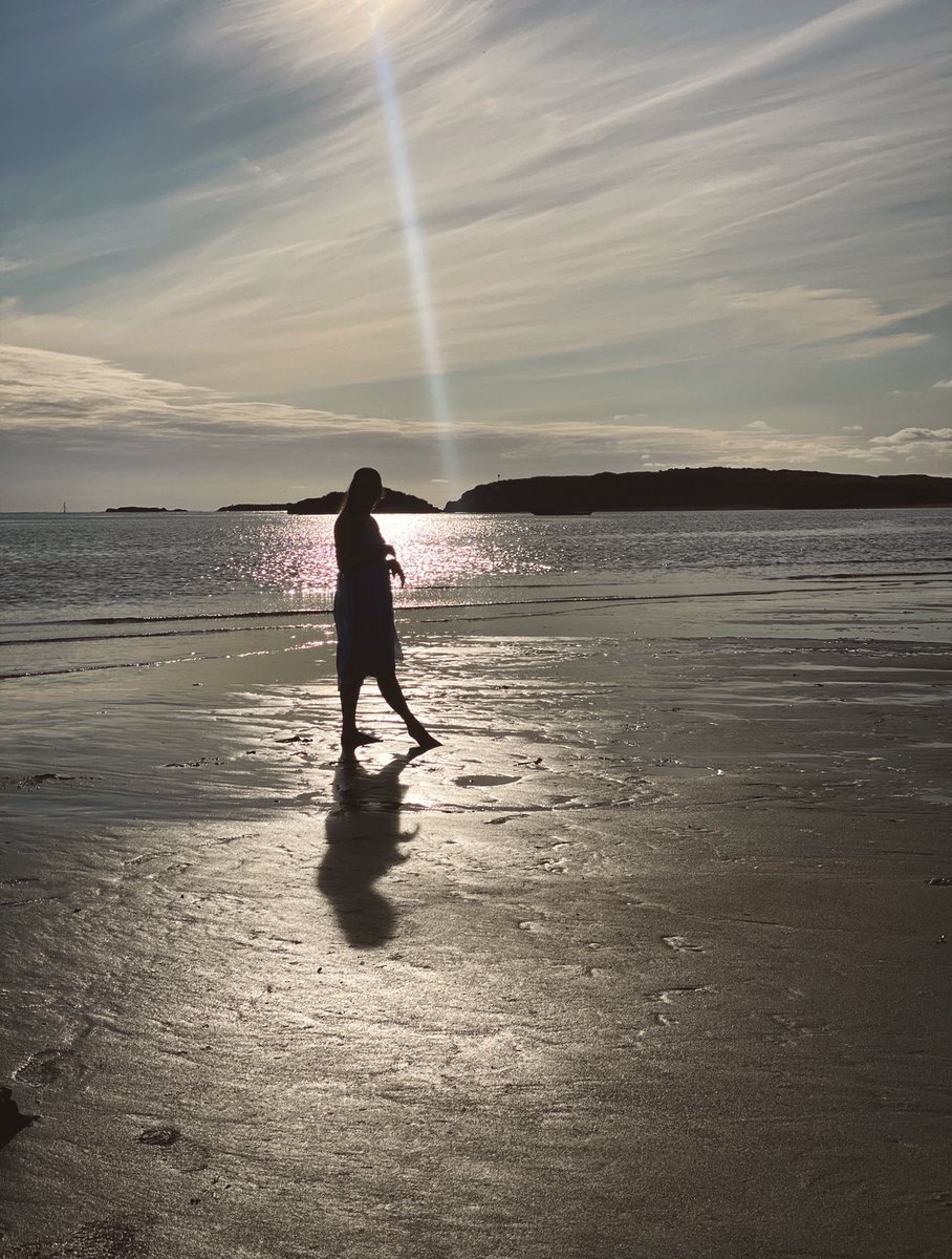 cannon_music's tweet photo. Absolute delight have the gorgeous Jessica Keys from Zona Dance Company #music #newmusic #creativity #singers #music #tradmusic #gaelic #otherworld #gaeilge #worldmusic #worldmusicians #irish #irishmusic #scottishmusic #wildatlanticway #seannós #irishsong #gaidhlig #alba https://t.co/43sEKuibVM