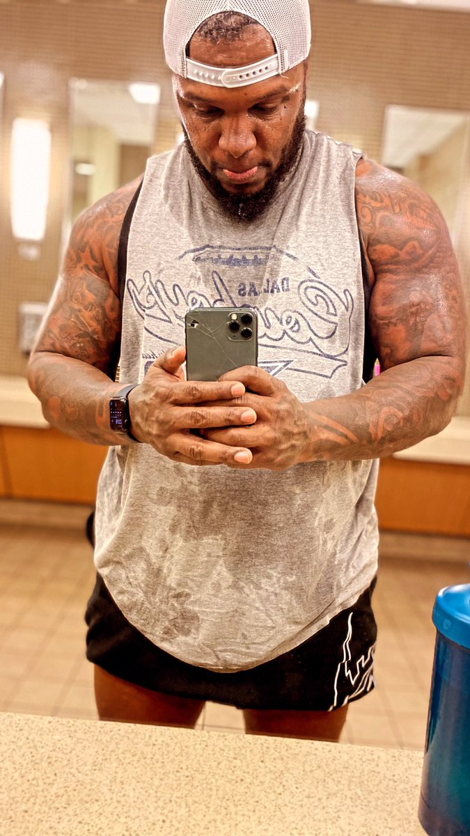 MrExclusive99's tweet photo. Trust The Process 🦍🦍🦍 #HeyNFL https://t.co/BAJv6e5ln0