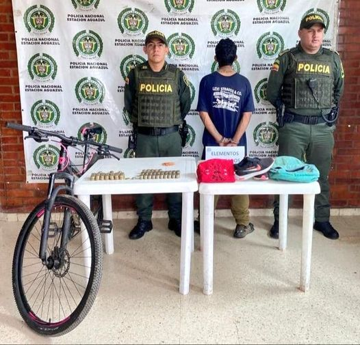 En Aguazul, uniformados de la Policía Nacional en cumplimiento al " Plan Choque Seguridad 360" y gracias a la oportuna reacción; lograron la captura en flagrancia de un hombre por el delito de hurto.
El capturado fue dejado a disposición de la Fiscalía 2 local de aguazul.