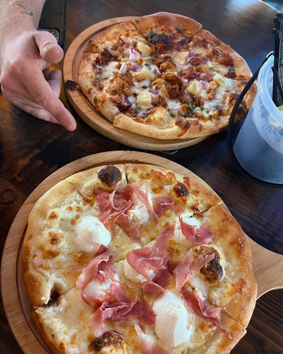 TheRockWFP's tweet photo. Want a deal that will ROCK you? 🎸We offer $2 off any 9” Personal Pizzas every Monday-Thursday from 9pm-Last Call!
 
📸@chocoviv
.
.
.
#therock #woodfiredpizza #rocktheme #coloradofoodies #denvereats #washingtonfoodie #pizza https://t.co/4oVEanmiNW