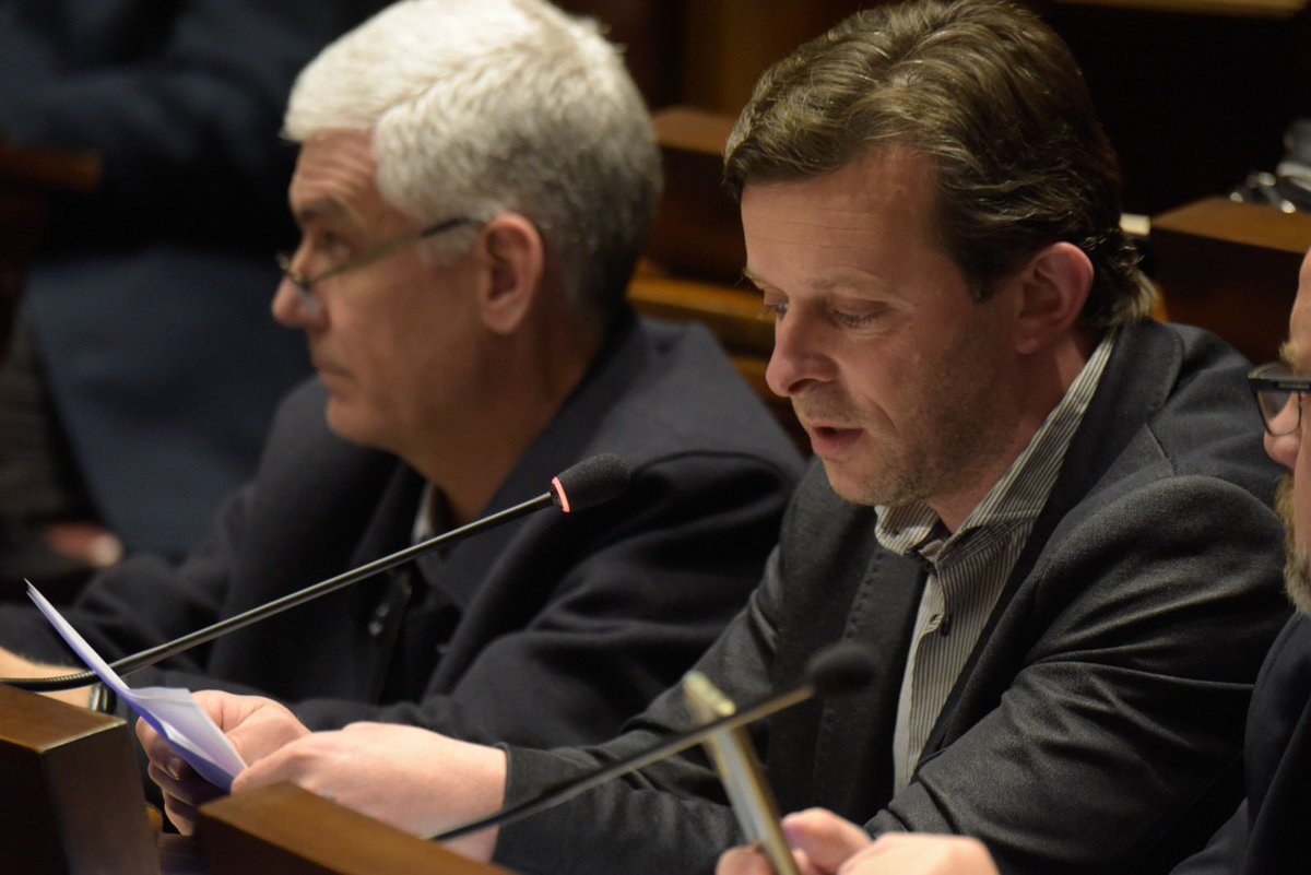 AlvaroDastugue's tweet photo. Ayer en el parlamento hablamos de la pedofilia y la trata de niños (entrega de dinero a cambio de sexo con menores).

Hablar solamente sería un acto hipócrita, por eso planteamos los cambios que proponemos en el articulado que tipifica los abusos a menores, https://t.co/W4k0jfYkd3