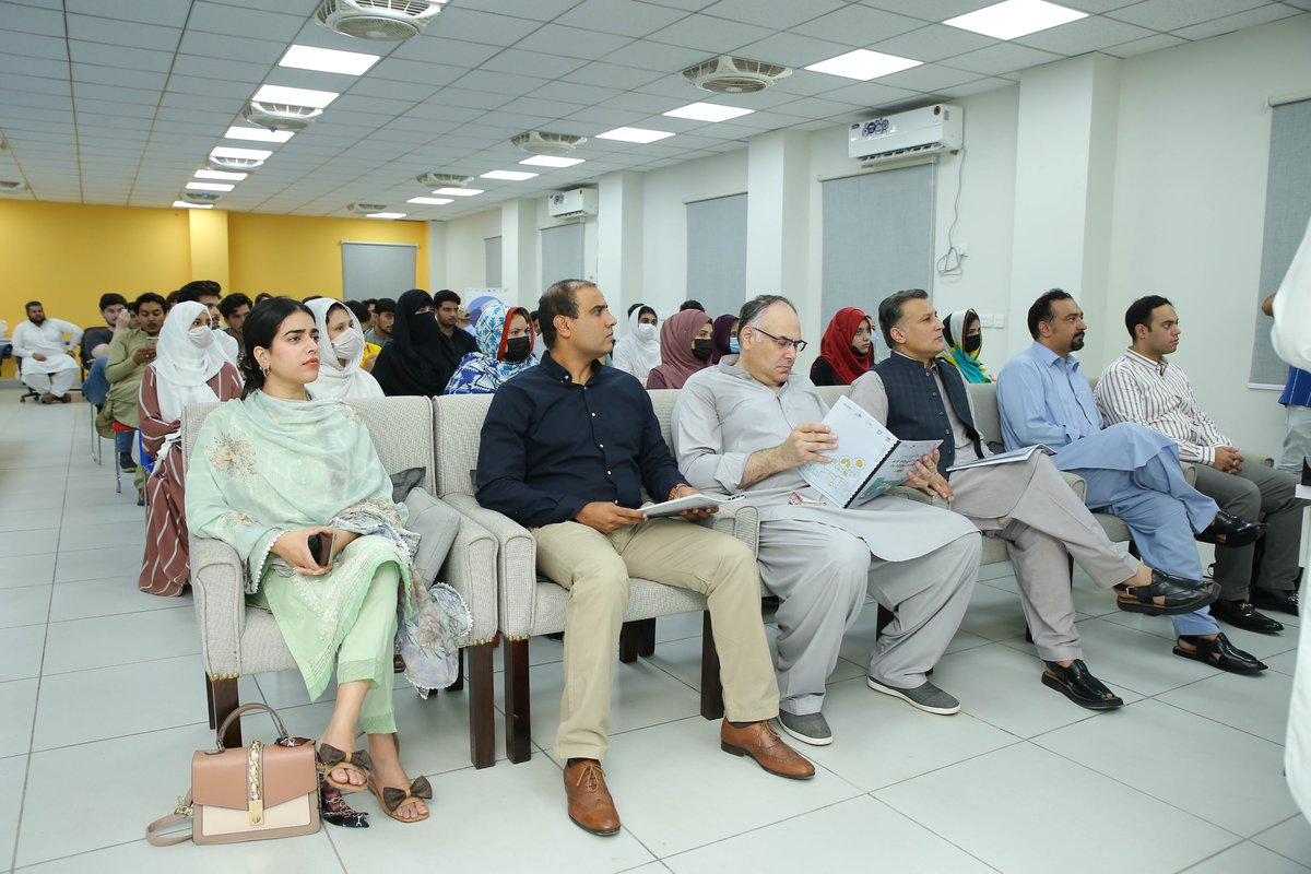SEEDinPakistan's tweet photo. 1/2🌍✨Celebrating International #DayOfCleanAir for Blue Skies!

Today we held an interactive session at @upeshpakistan! Students from Environment, Agriculture, and Tourism Departments came together for a meaningful dialogue on creating #BlueSkiesTogether.💬📚

#PeshawarCleanAir https://t.co/tfoLOMu0YU