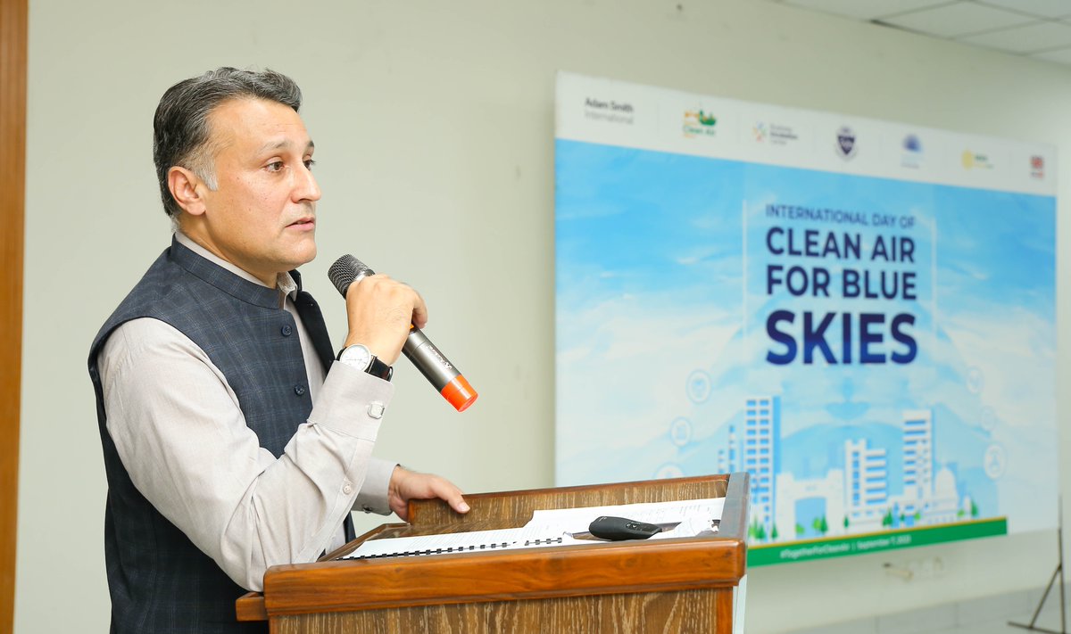 SEEDinPakistan's tweet photo. 1/2🌍✨Celebrating International #DayOfCleanAir for Blue Skies!

Today we held an interactive session at @upeshpakistan! Students from Environment, Agriculture, and Tourism Departments came together for a meaningful dialogue on creating #BlueSkiesTogether.💬📚

#PeshawarCleanAir https://t.co/tfoLOMu0YU