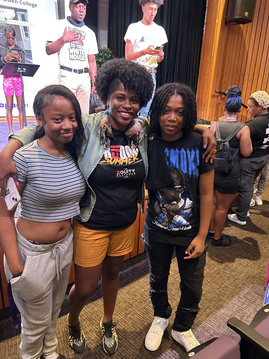 TEAF_Votes's tweet photo. Our Memphis StreetTEAm is up and running! 50+ youth joined our volunteer orientation led by our Statewide Organizing Director, Rachael Spriggs. Know young people in Nashville ready to shift democracy? StreetTEAm members earn $25/hr. We're still recruiting! https://t.co/AYQlRYa2kL https://t.co/bPWR8Zo4tS