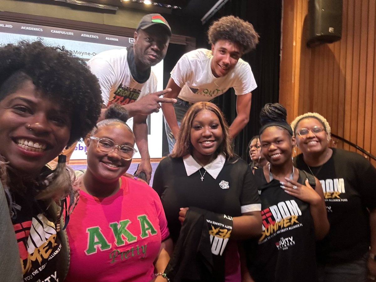 TEAF_Votes's tweet photo. Our Memphis StreetTEAm is up and running! 50+ youth joined our volunteer orientation led by our Statewide Organizing Director, Rachael Spriggs. Know young people in Nashville ready to shift democracy? StreetTEAm members earn $25/hr. We're still recruiting! https://t.co/AYQlRYa2kL https://t.co/bPWR8Zo4tS