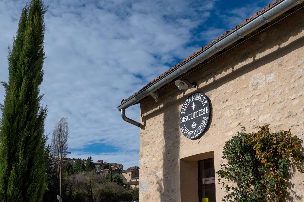 AlpesProvence04's tweet photo. ✅L'AD 04 et ses partenaires, notamment le Groupe Territoire de Provence, organisent aujourd’hui une immersion pour les Agences de voyage en Haute-Provence☀
Une expérience inoubliable pour savourer les saveurs et les traditions qu’offrent les #irresistiblealpesdehauteprovence https://t.co/DI18o86Ipw