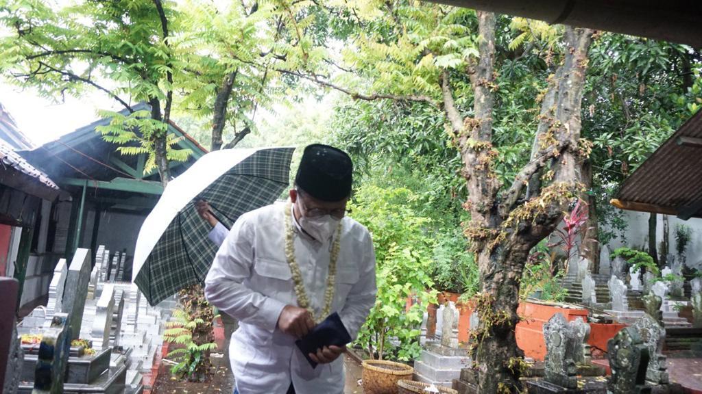 PdgSkm's tweet photo. #GusIminJagaTradis
#NapakTilasWalisongo
@cakimiNOW
@DPP_PKB 
Cak Imin 2024 persiden ku https://t.co/94gvhEu6YT