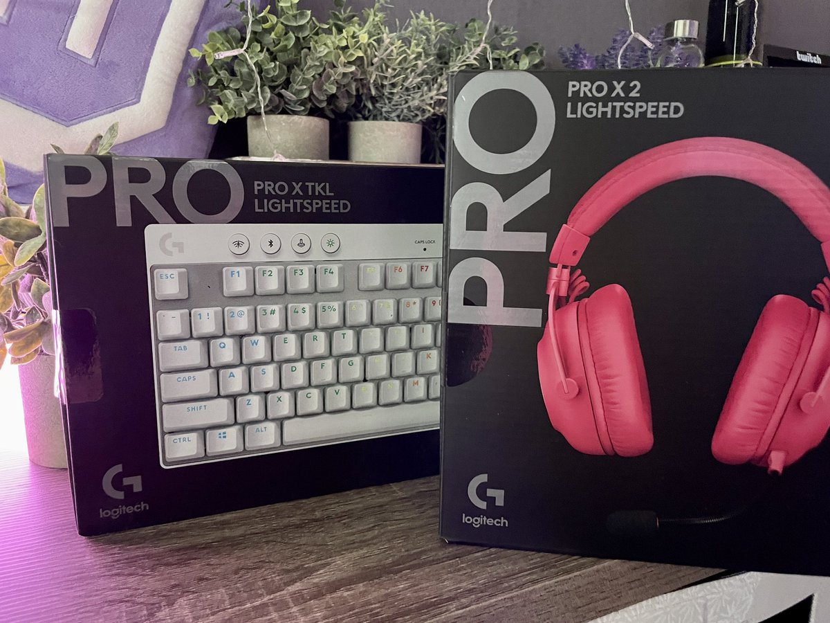 Stream tonight starting at 5:30pm PT! 🥳 twitch.tv/snowlit

🎉 belated birthday giveaway of G915 TKL courtesy of <a href="/LogitechG/">Logitech G</a>!
📦 unboxing the new #PROXTKL &amp; pink #PROX2Headset!

👀 Check it out @ snowlit.co/proseries
Use code SNOWLIT for 10% off 🔥

#LogitechGPartner