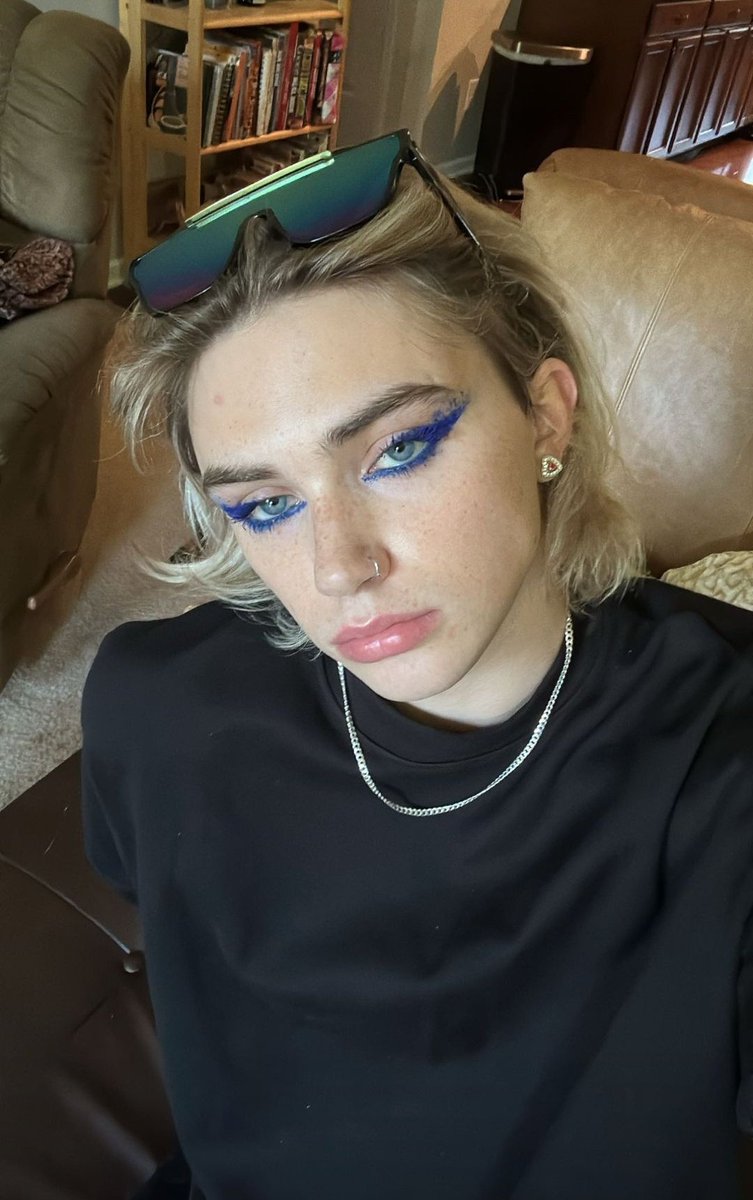 Hello guys.. do we like this makeup look?