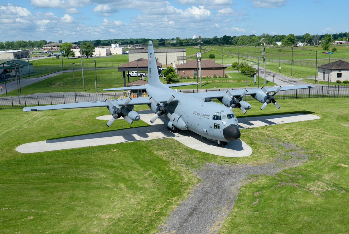 Boneyardsafari's tweet photo. Check out C-130H 91-9141 now on display at the Col. John Moriarty Memorial Air Park,at the Niagara Falls Air Reserve Station, New York.  Well done Worldwide aircraft recovery! #c130 #c130h #usaf #afres #niagarafalls #worldwideaircraftrecovery #aviationsafari #boneyardsafari https://t.co/9vYvc4rUm6