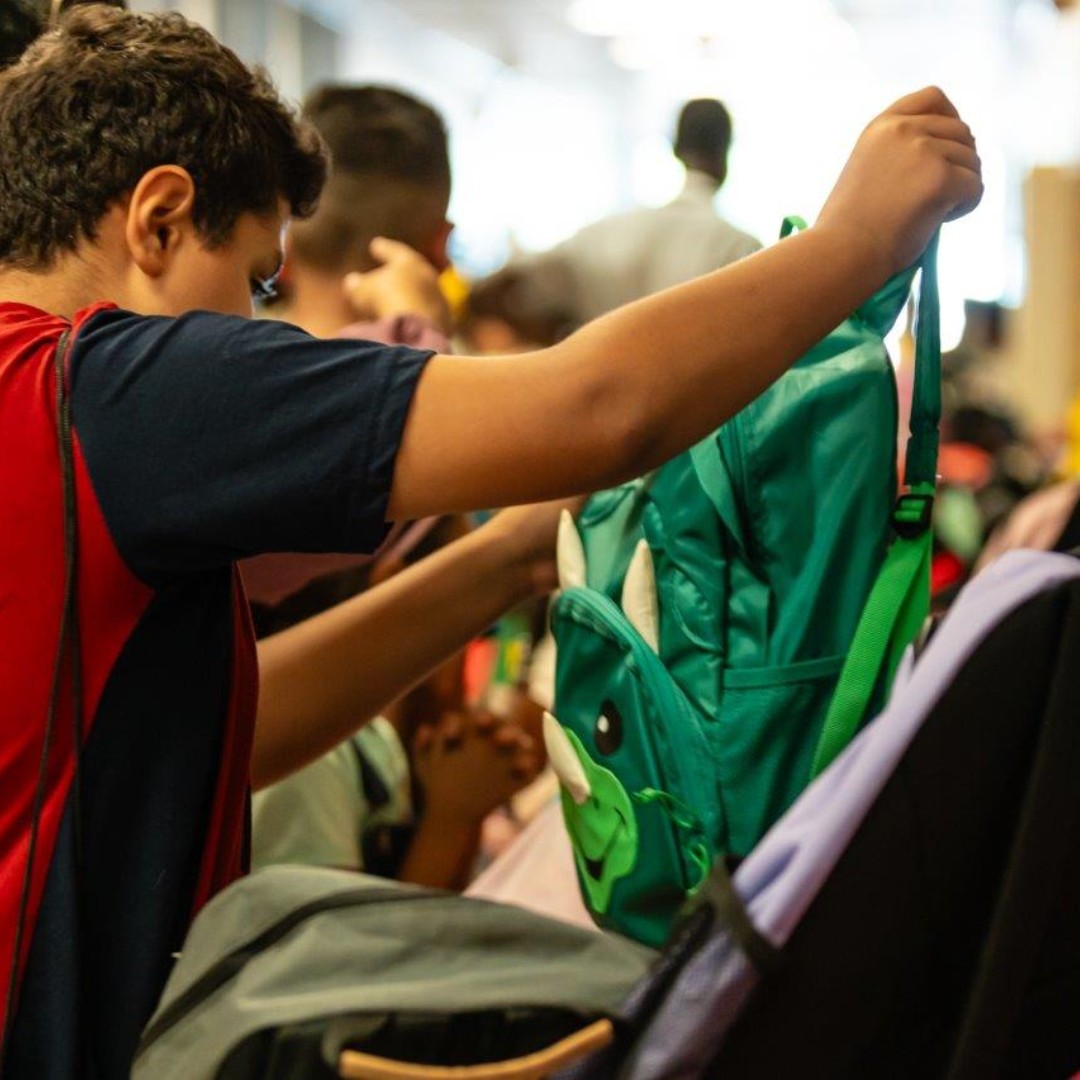 kengarff's tweet photo. For their latest #WH4Y project, our Downtown Luxury dealership employees hosted and ran a back-to-school carnival with @ServeRefugees for refugee families from the Granite School District! Over 2,000 people came for games, bounce houses, face painting, pizza, and more! https://t.co/8tts7IWPn5