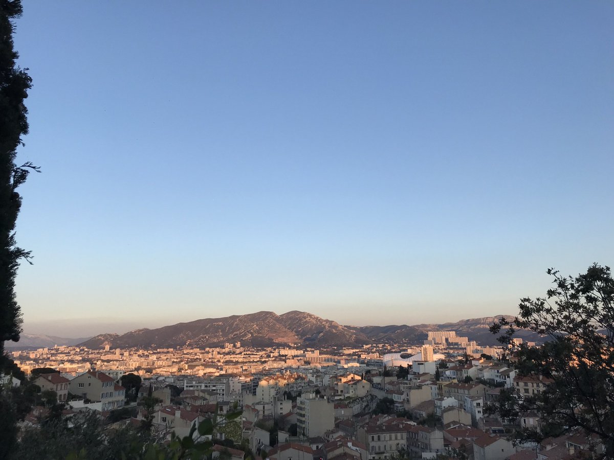 [#Vernissage]

Vernissage de l'exposition collective de cinq femmes : "Les racines des nuages"  le vendredi 15 septembre de 18h à 21h30 à l'Atelier-galerie Zemma.

Une évocation à leurs racines et en quoi elles influencent leur art ! 

Infos : p-a-c.fr/les-membres/ze…